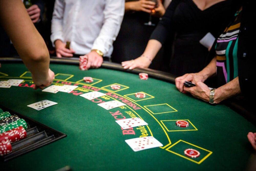 Card Marking: Cheating Techniques in Blackjack and How to Spot Them